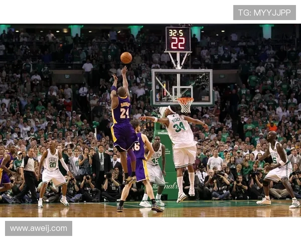 乔丹与科比巅峰对决经典比赛录像回顾及精彩瞬间解析