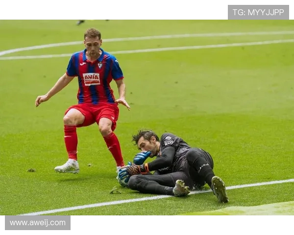 巴伦西亚与埃瓦尔激战正酣比分揭晓引发球迷热议